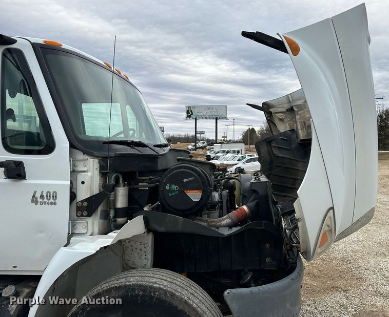 image for item EN5100 2007 International 4400 truck cab and chassis