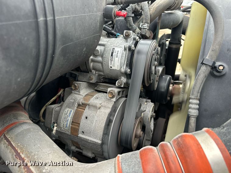 image for item EN5100 2007 International 4400 truck cab and chassis