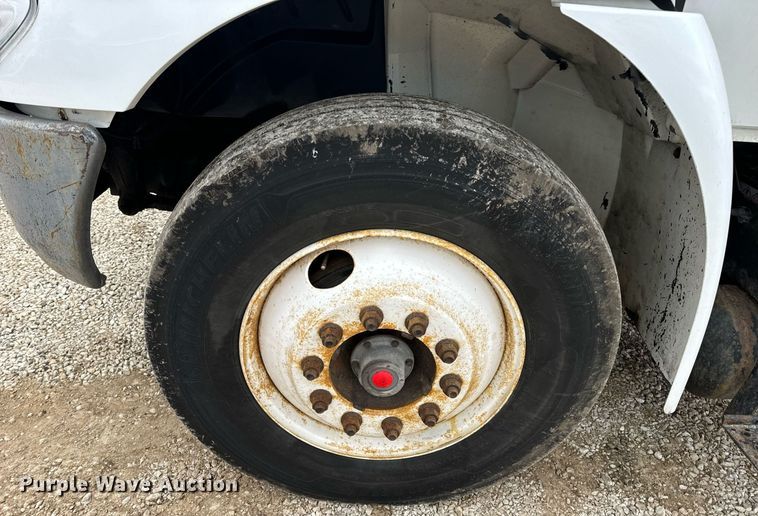 image for item EN5100 2007 International 4400 truck cab and chassis