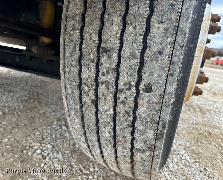 image for item EN5100 2007 International 4400 truck cab and chassis