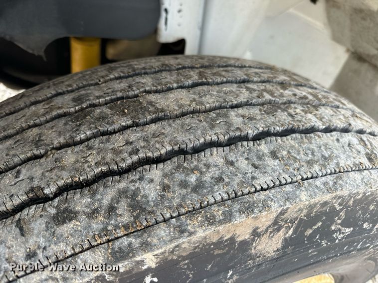 image for item EN5100 2007 International 4400 truck cab and chassis