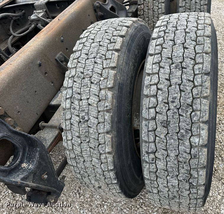 image for item EN5100 2007 International 4400 truck cab and chassis