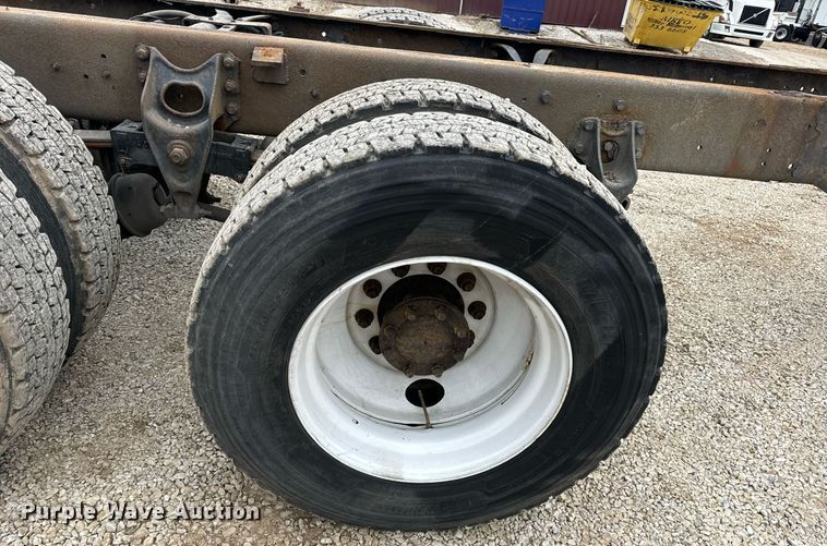 image for item EN5100 2007 International 4400 truck cab and chassis