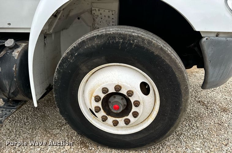 image for item EN5100 2007 International 4400 truck cab and chassis