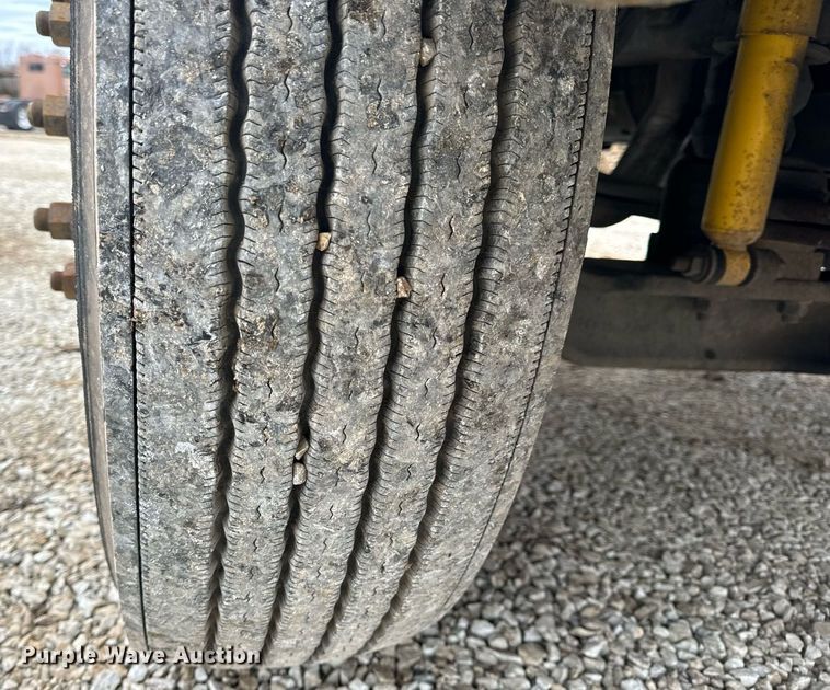 image for item EN5100 2007 International 4400 truck cab and chassis