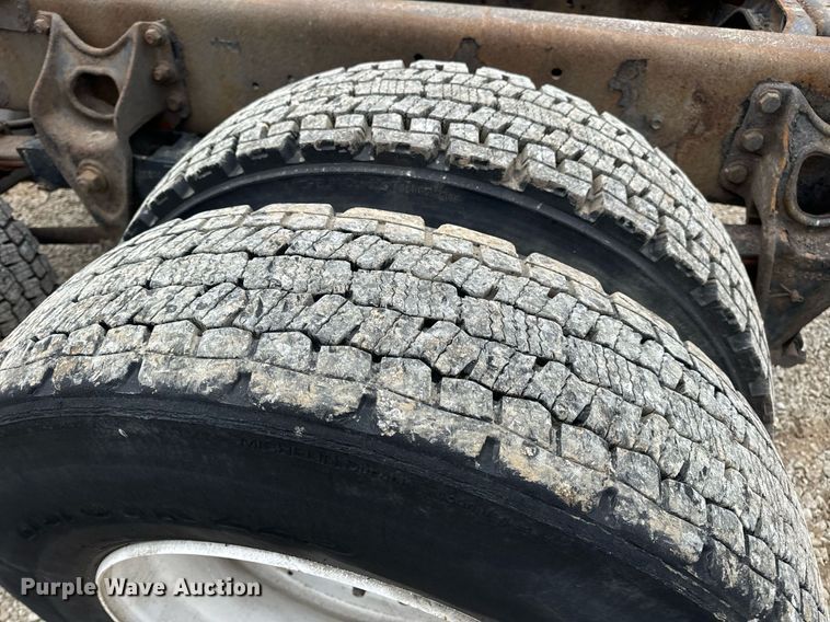 image for item EN5100 2007 International 4400 truck cab and chassis