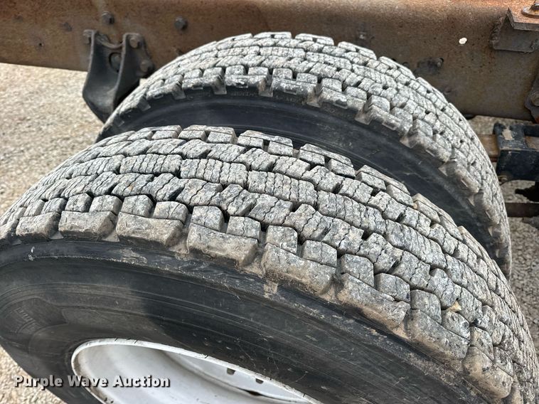 image for item EN5100 2007 International 4400 truck cab and chassis