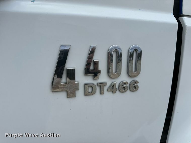 image for item EN5100 2007 International 4400 truck cab and chassis