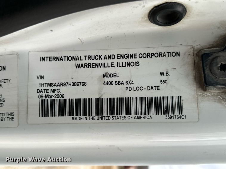 image for item EN5100 2007 International 4400 truck cab and chassis