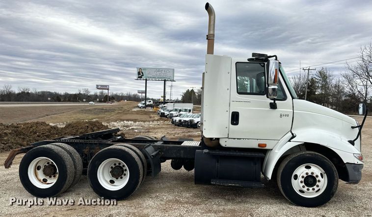 image for item EN5101 2006 International 8600 semi truck