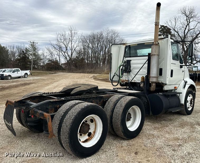 image for item EN5101 2006 International 8600 semi truck