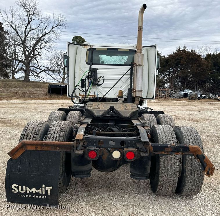 image for item EN5101 2006 International 8600 semi truck