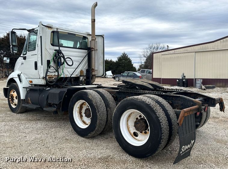 image for item EN5101 2006 International 8600 semi truck