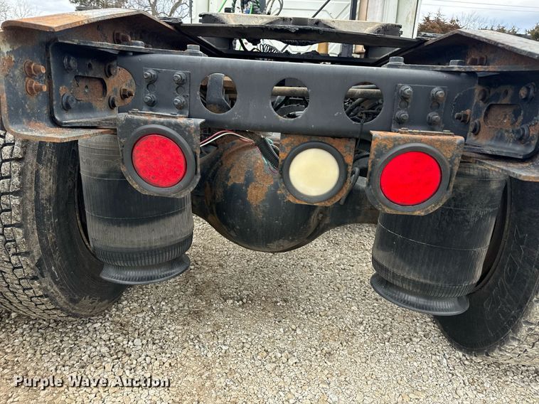 image for item EN5101 2006 International 8600 semi truck