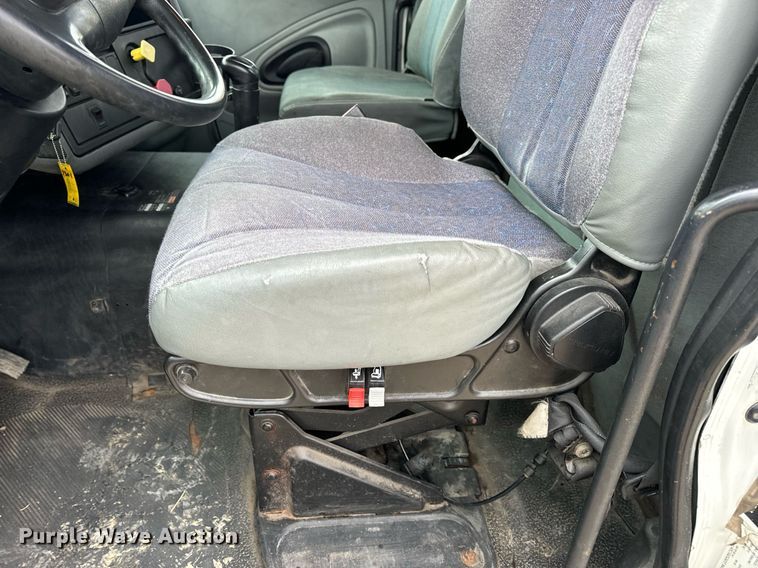 image for item EN5101 2006 International 8600 semi truck