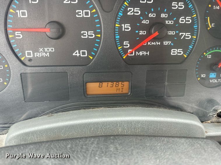 image for item EN5101 2006 International 8600 semi truck