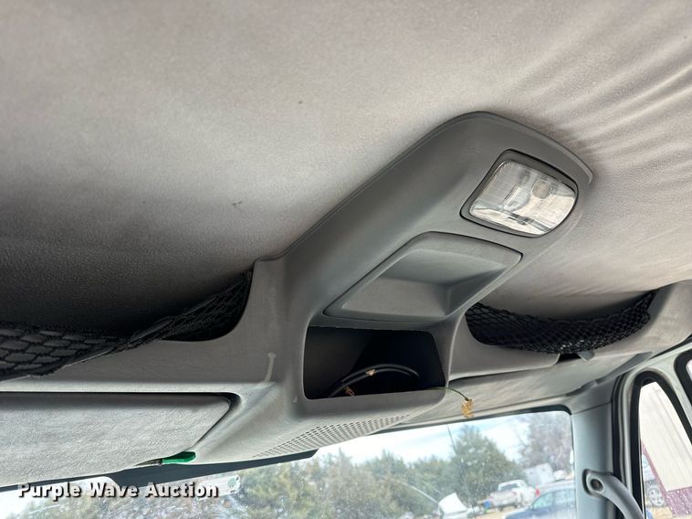 image for item EN5101 2006 International 8600 semi truck