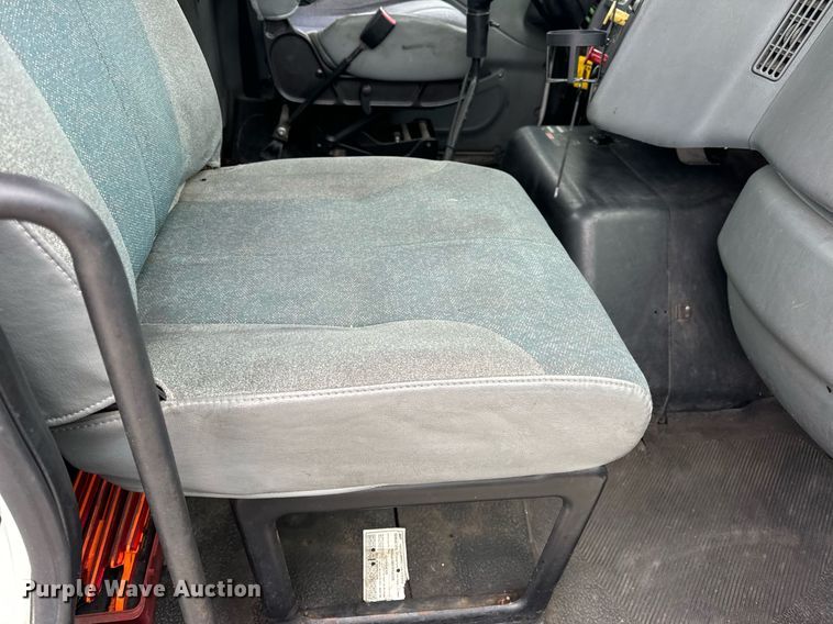 image for item EN5101 2006 International 8600 semi truck