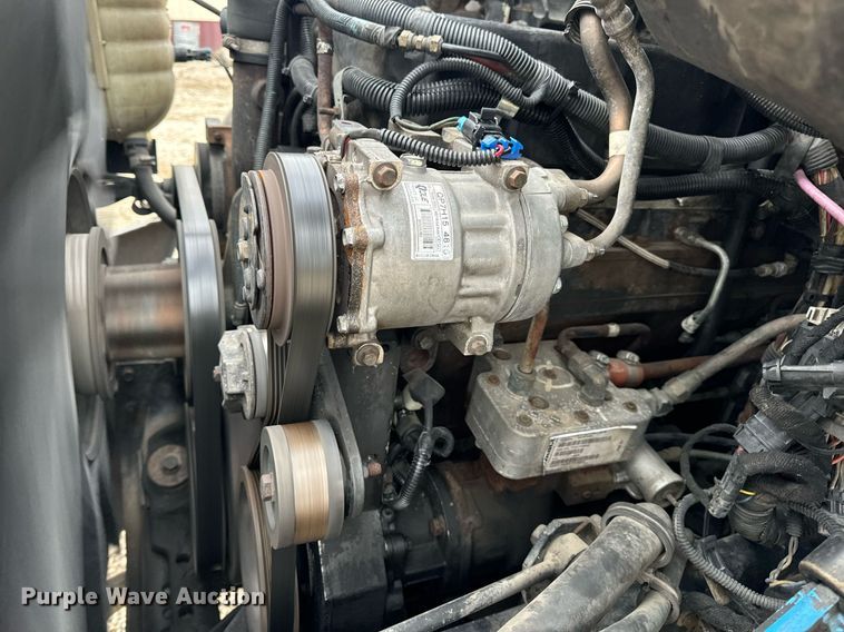 image for item EN5101 2006 International 8600 semi truck