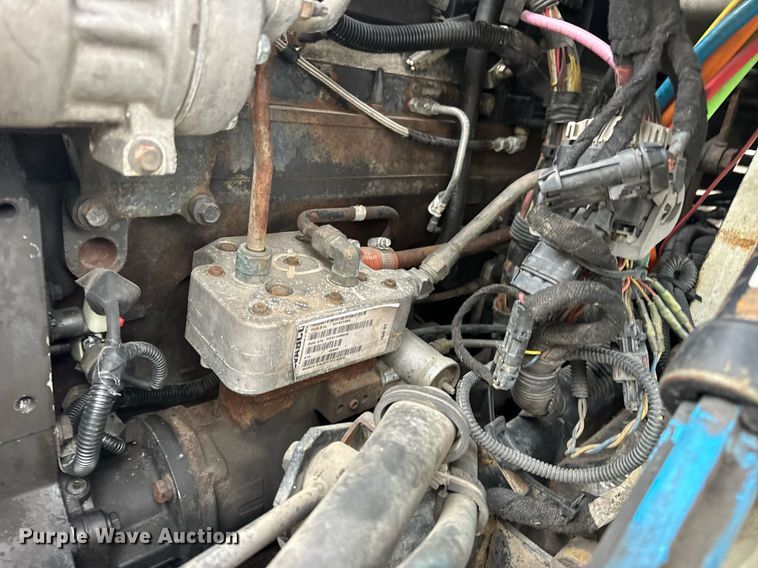 image for item EN5101 2006 International 8600 semi truck