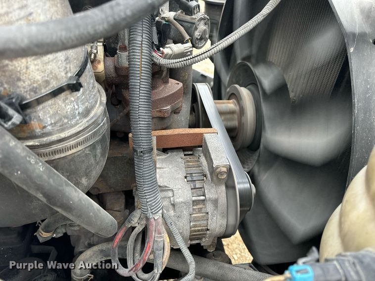 image for item EN5101 2006 International 8600 semi truck