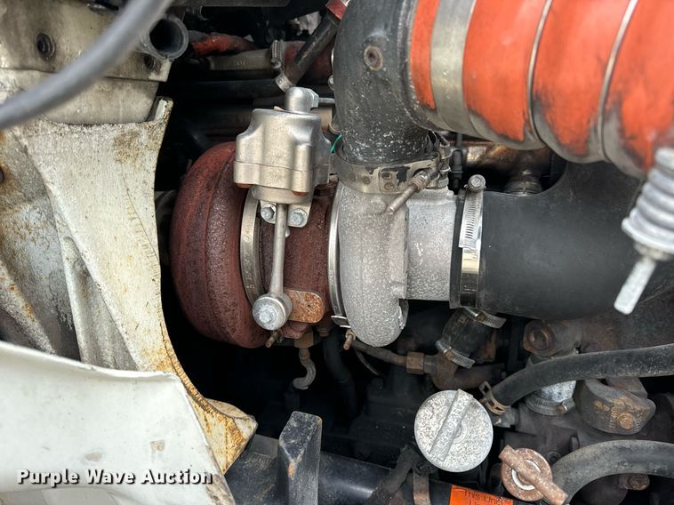 image for item EN5101 2006 International 8600 semi truck