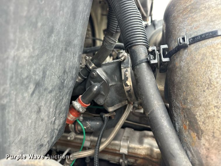 image for item EN5101 2006 International 8600 semi truck