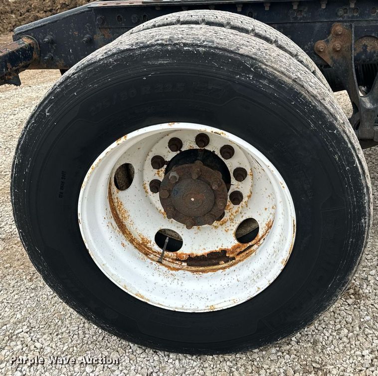 image for item EN5101 2006 International 8600 semi truck