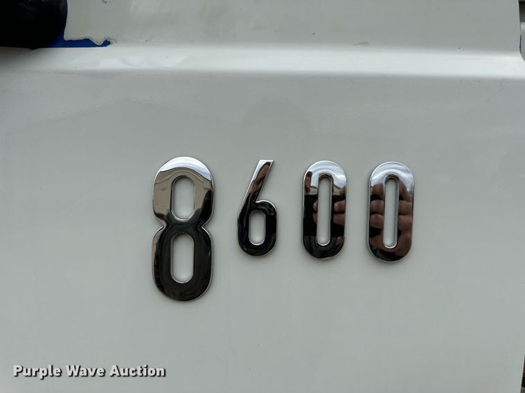 image for item EN5101 2006 International 8600 semi truck