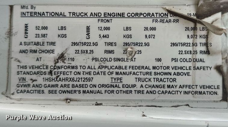 image for item EN5101 2006 International 8600 semi truck