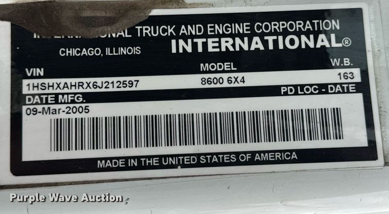 image for item EN5101 2006 International 8600 semi truck