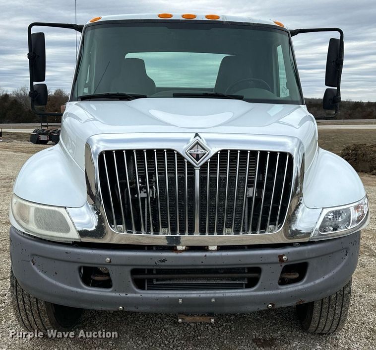 image for item EN5102 2007 International 4400 truck cab and chassis