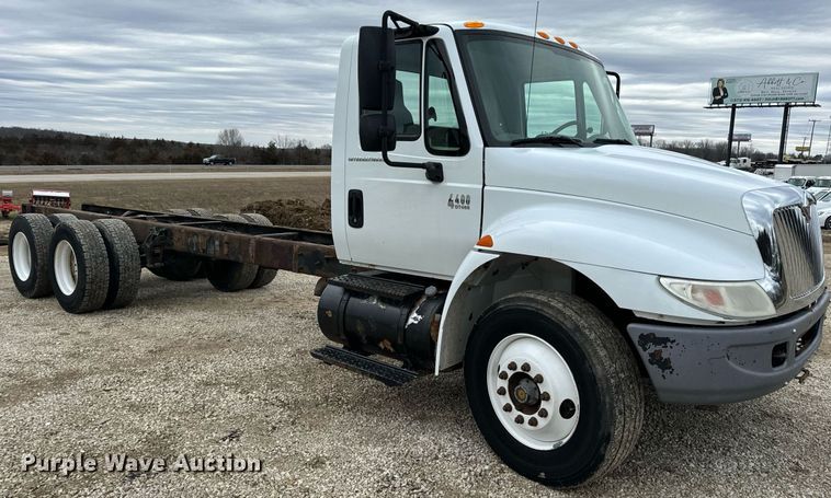 image for item EN5102 2007 International 4400 truck cab and chassis