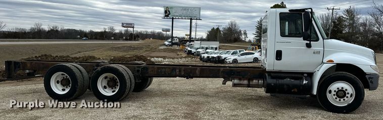 image for item EN5102 2007 International 4400 truck cab and chassis
