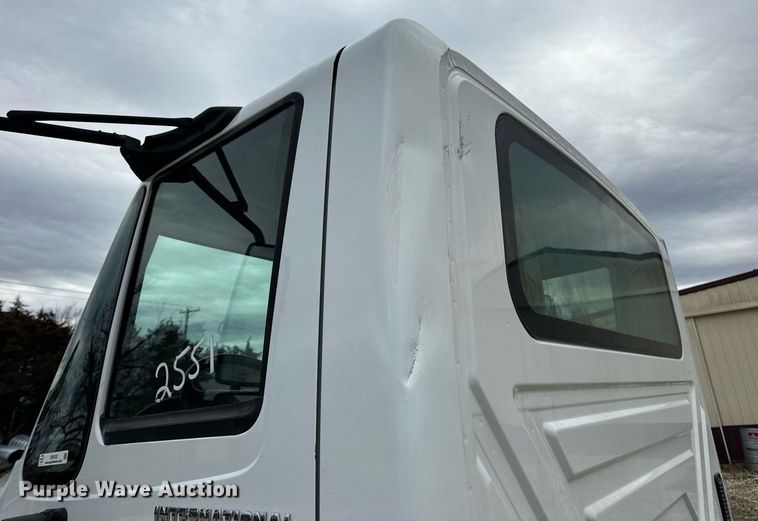 image for item EN5102 2007 International 4400 truck cab and chassis