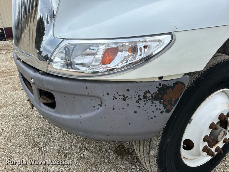 image for item EN5102 2007 International 4400 truck cab and chassis