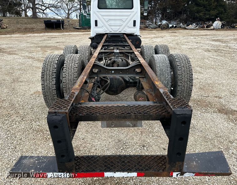 image for item EN5102 2007 International 4400 truck cab and chassis