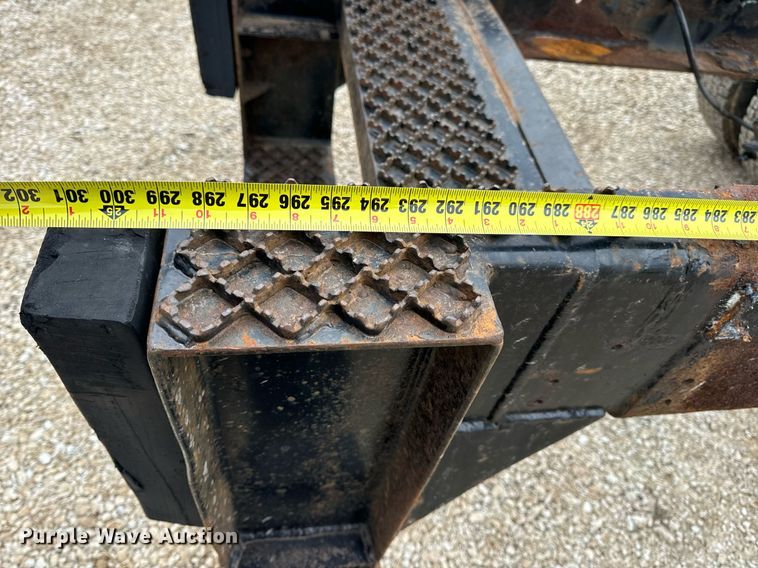 image for item EN5102 2007 International 4400 truck cab and chassis