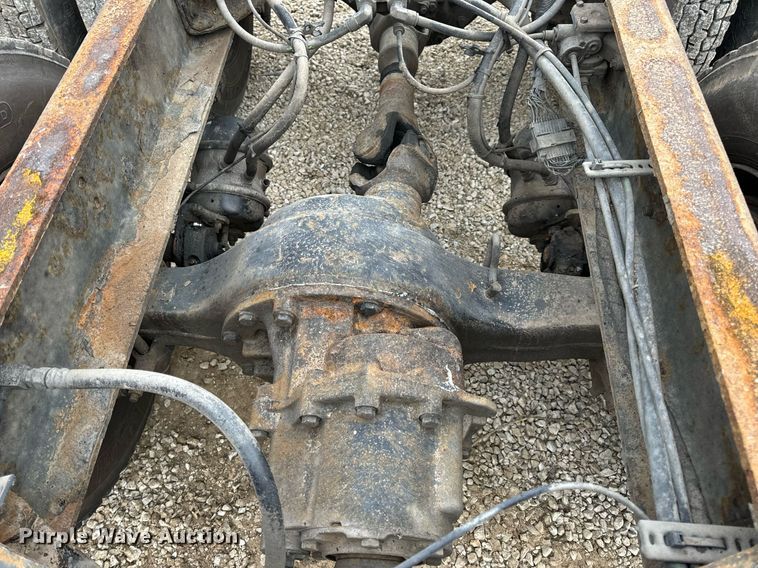 image for item EN5102 2007 International 4400 truck cab and chassis