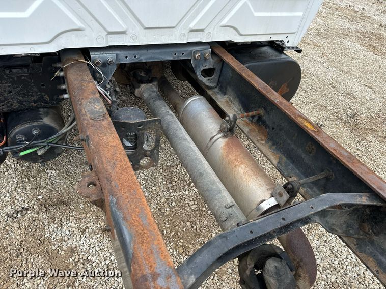 image for item EN5102 2007 International 4400 truck cab and chassis