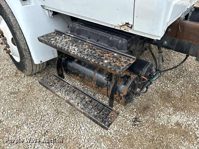 image for item EN5102 2007 International 4400 truck cab and chassis