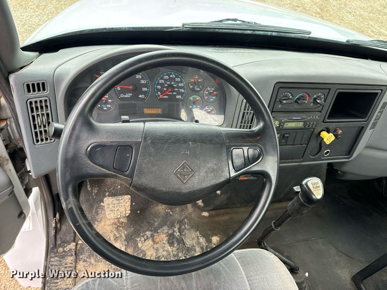 image for item EN5102 2007 International 4400 truck cab and chassis