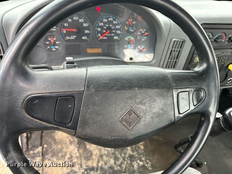 image for item EN5102 2007 International 4400 truck cab and chassis