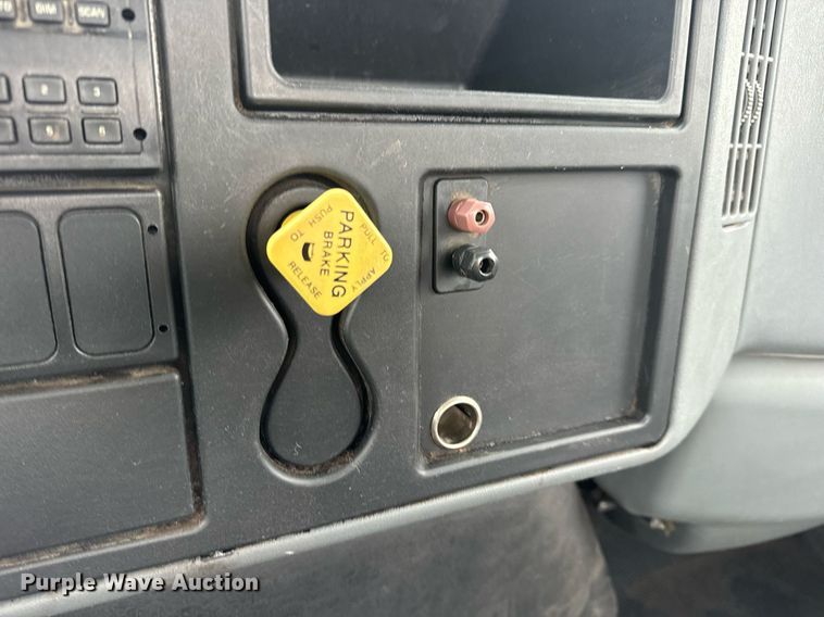 image for item EN5102 2007 International 4400 truck cab and chassis