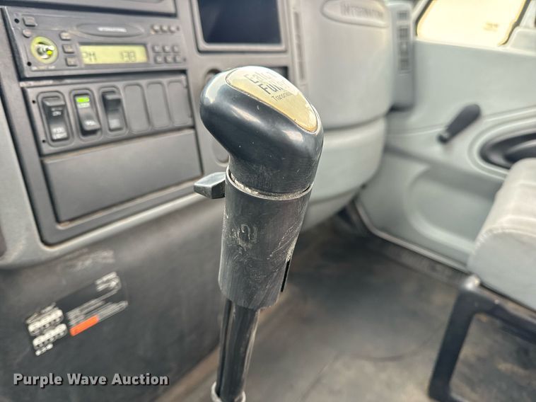 image for item EN5102 2007 International 4400 truck cab and chassis