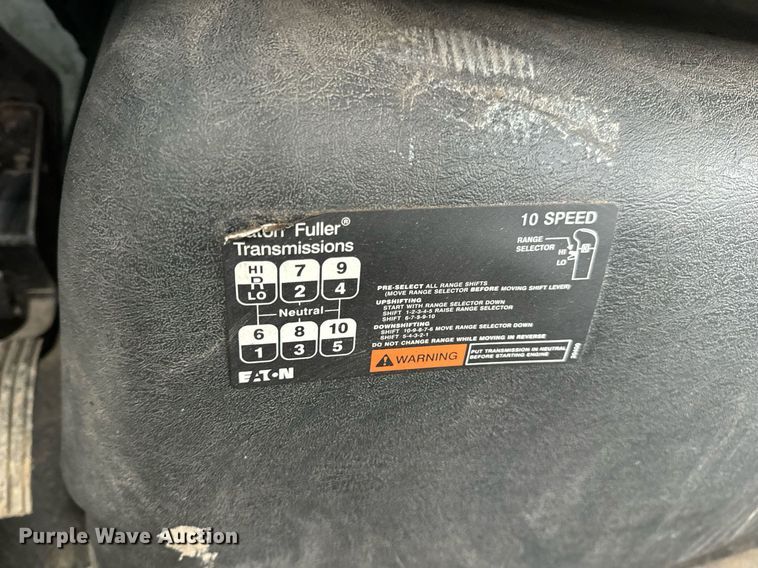 image for item EN5102 2007 International 4400 truck cab and chassis