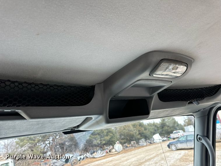 image for item EN5102 2007 International 4400 truck cab and chassis