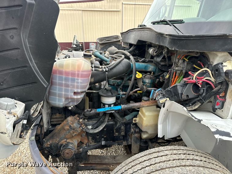 image for item EN5102 2007 International 4400 truck cab and chassis