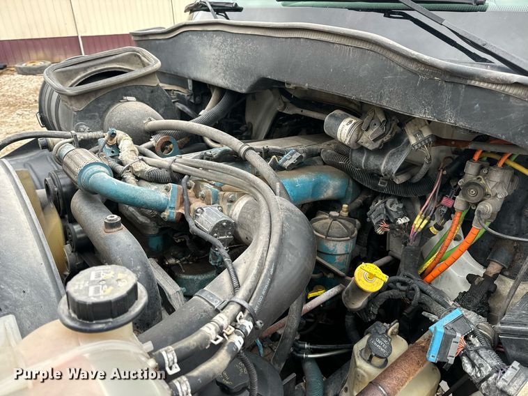 image for item EN5102 2007 International 4400 truck cab and chassis