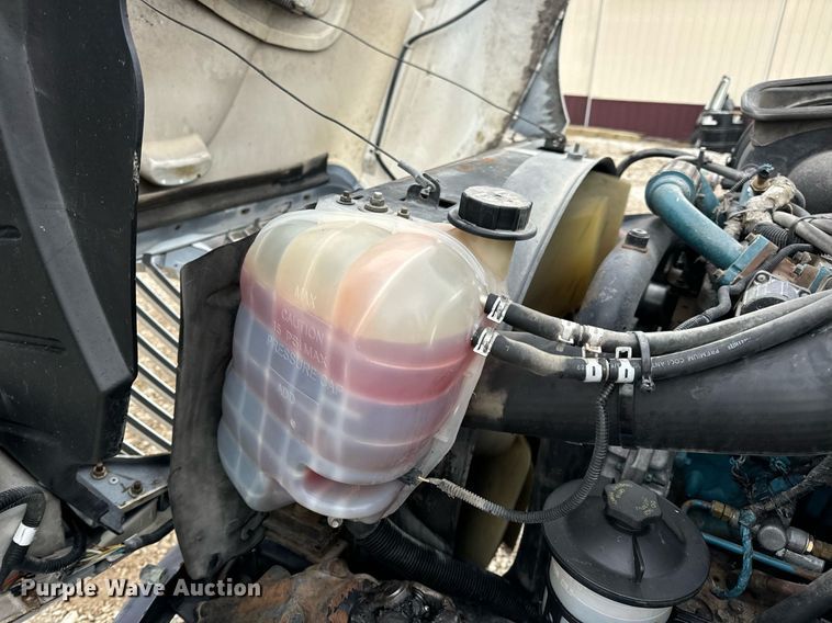 image for item EN5102 2007 International 4400 truck cab and chassis